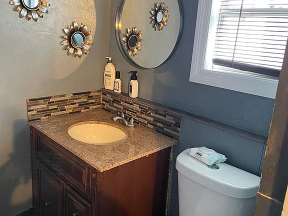 4th image of 7907 Carolina Ln
