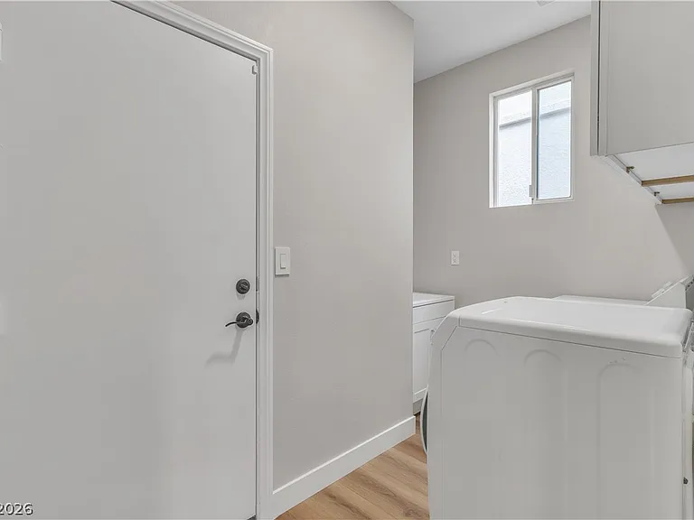1712 Estrella St — Photo 24