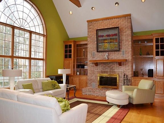 3rd image of 394 Beechnut Hill Dr