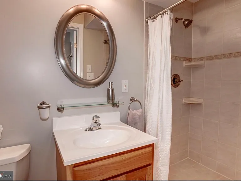 2822 S Meade St — Photo 9