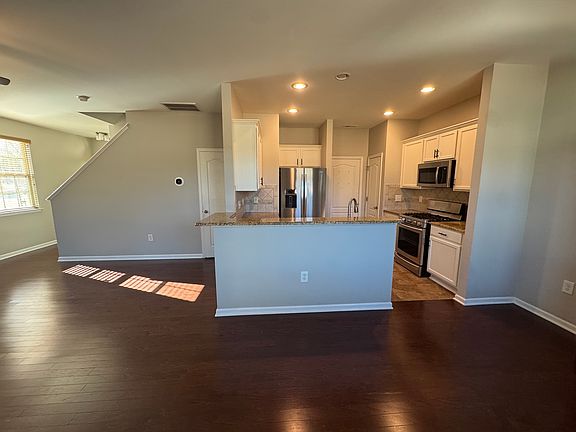 4th image of 757 Blossom Bay Ln