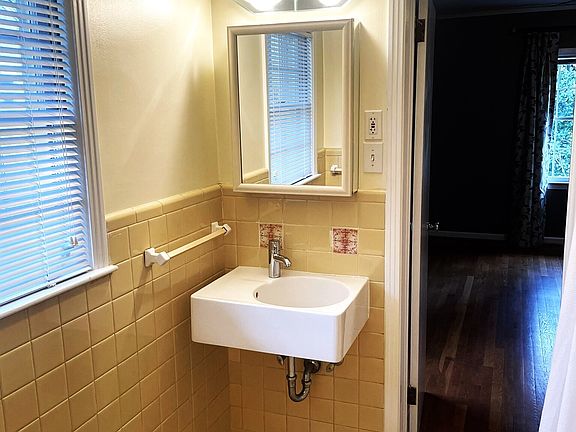 2nd image of 2703 Sharondale Dr NE