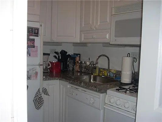 Rented by Apartment Luxe Realty Group, Inc | media 16