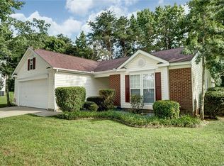 7002 Breeders Cup Cir, Charlotte, NC 28215