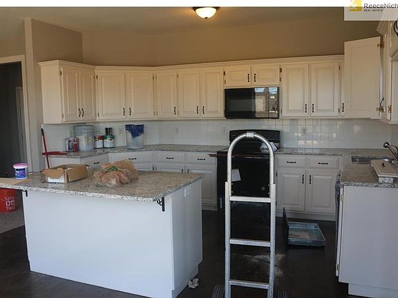 5th image of 12307 Oak St