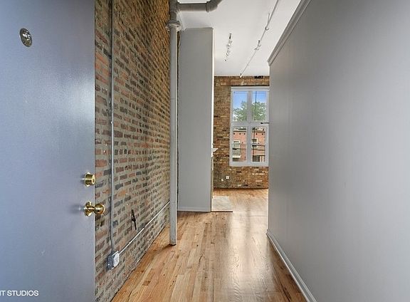 2nd image of 1907 N Milwaukee Ave APT 212