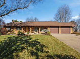 13785 Barrington Dr, Dubuque, IA 52003