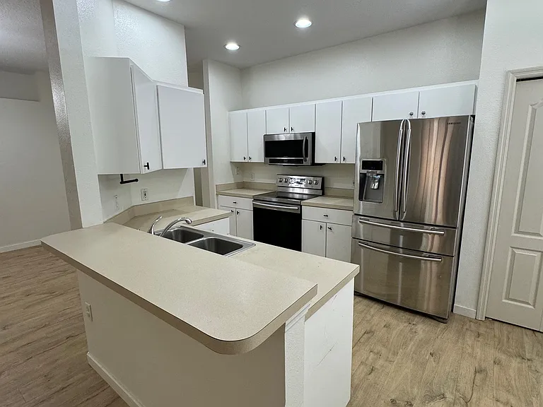 13447 Silvercreek Dr — Photo 7