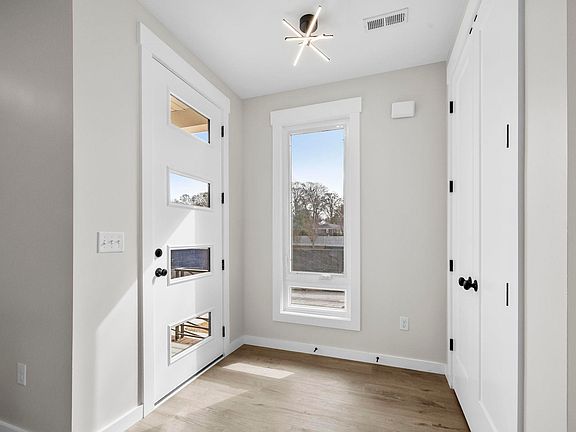 4th image of 115 Jackson St