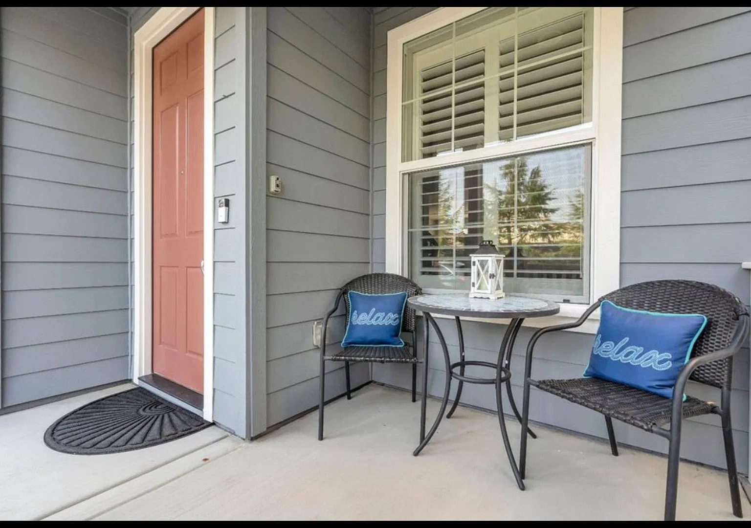 West Roseville Charming 4 Bedroom Home With Downstairs Bedroom and Bathroom — Photo 3