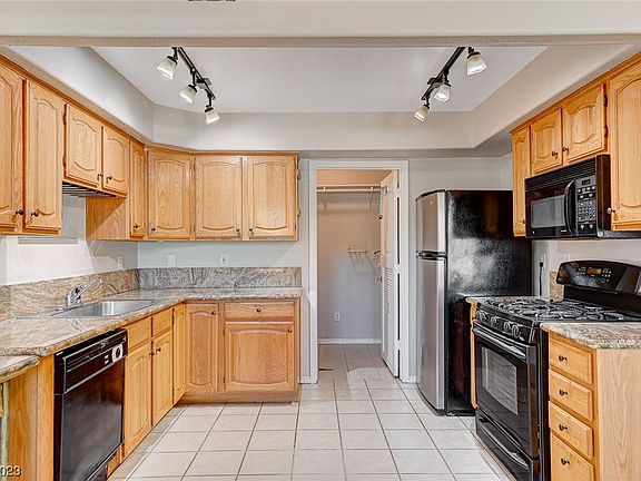 4th image of 701 Capri Dr Unit 9B