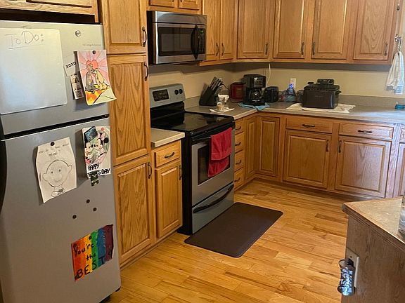 4th image of 11 Silver Leaf Ln