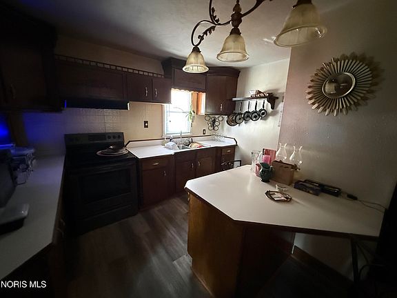 4th image of 5927 Greenacre Rd