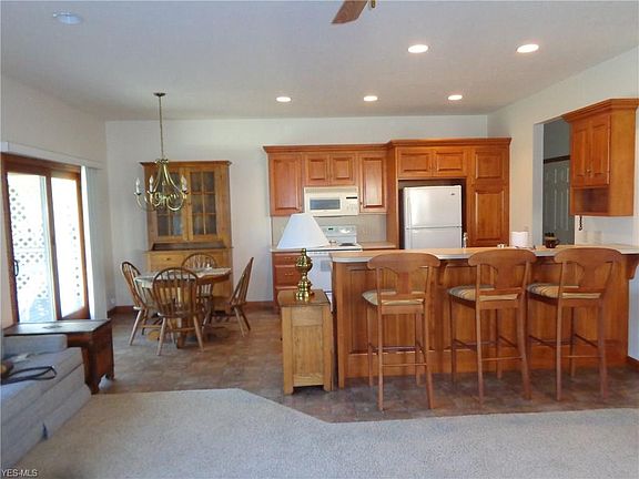 2nd image of 1327 Meadowbrook Dr