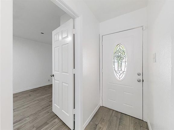 2nd image of 10806 Thorncliff Dr
