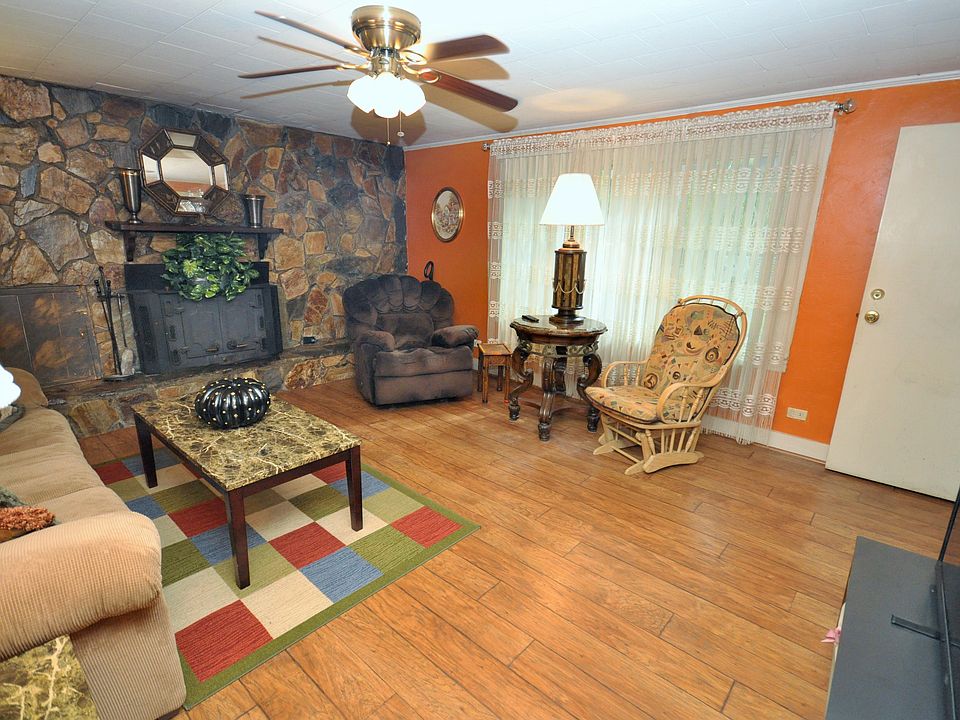 1st image of 600 Boxer Ln