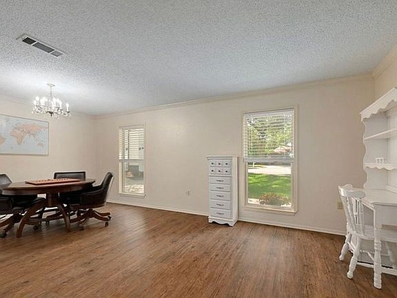 5th image of 214 Park Village Ln