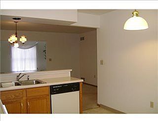 5th image of 204 Redmont Pl
