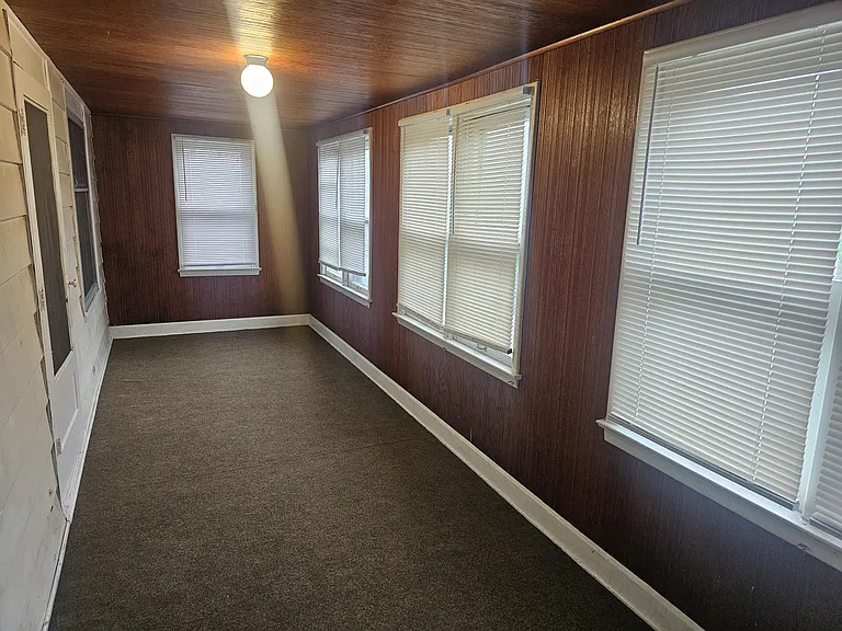 3518 Schiller Ave #UPSTAIRS — Photo 23