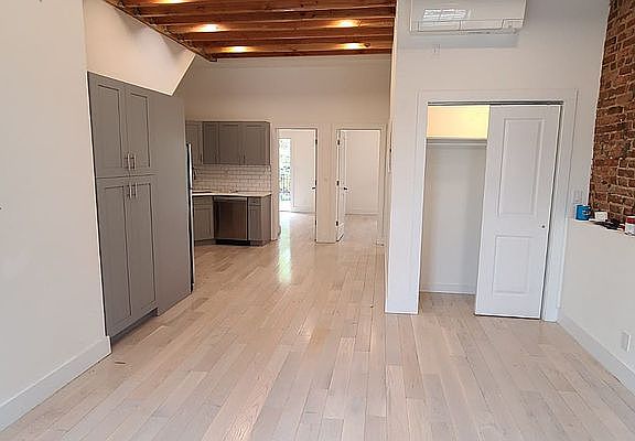 3rd image of 754A Willoughby Ave #2