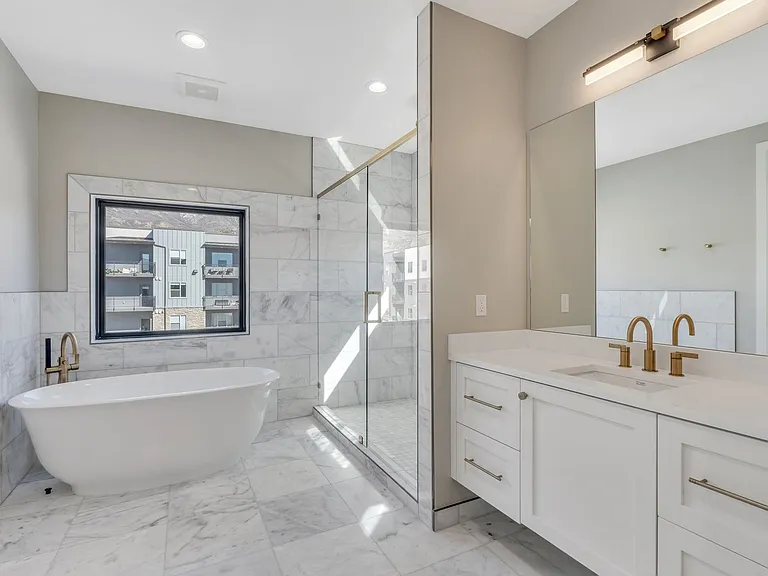 Jocelyn Court Townhomes — Photo 34