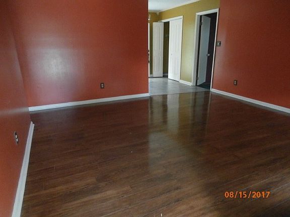 2nd image of 667 Pineview Ln NE