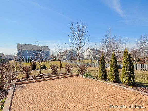 3rd image of 815 Remington Ln
