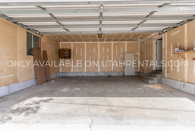 139 N Center St — Photo 16