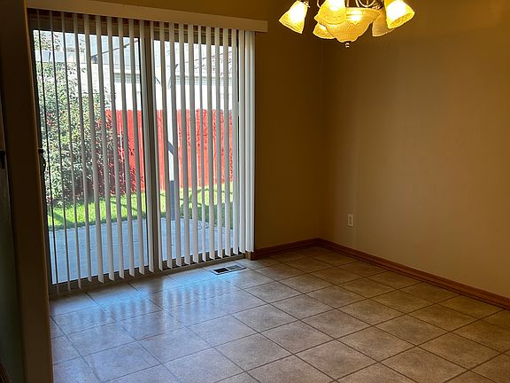 3rd image of 2481 Alderwood Ave