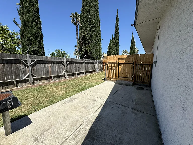 2600 Haley St — Photo 6