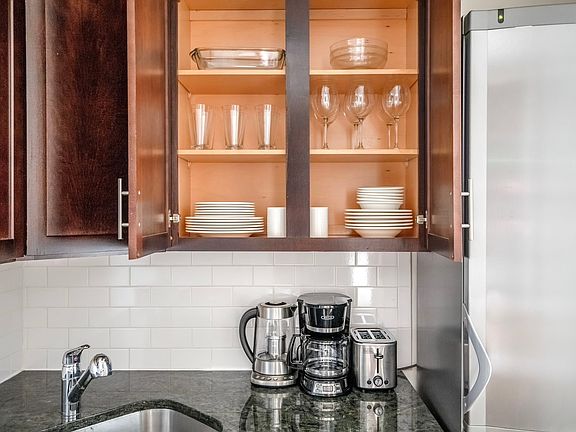 4th image of 535 Hudson St APT 4D