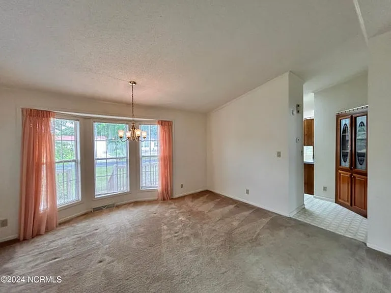 1075 Captains Ct — Photo 8