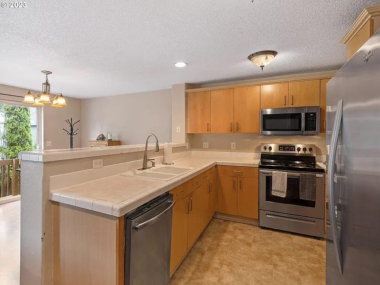 20653 SW Mabel St — Photo 5
