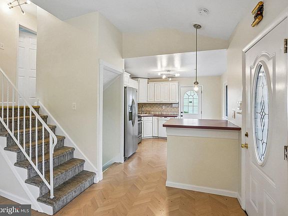 3rd image of 50 E Maple Ave