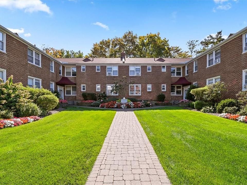 1st image of 7 Bryant Crescent #2D