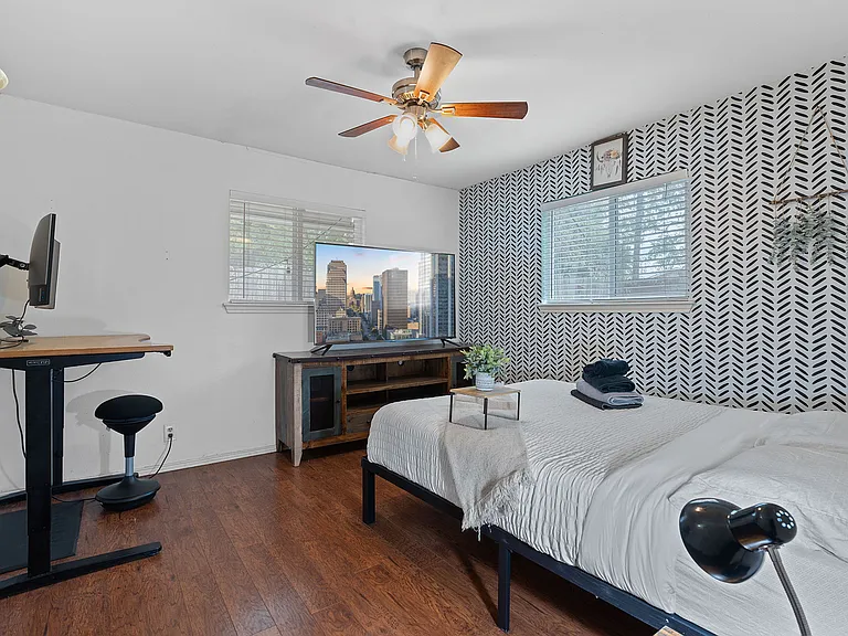 2505 Parker Ln #B — Photo 15