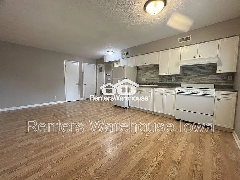 Building Photo - 229 College Ave #4