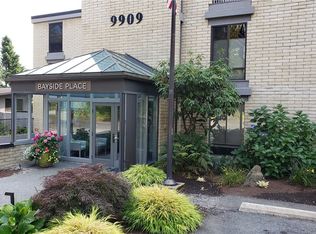 9909 NE 1st St APT 101, Bellevue, WA 98004