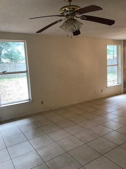 1st image of 49 Laurie Dr