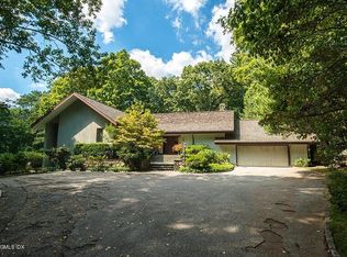 45 Lismore Ln, Greenwich, CT 06831