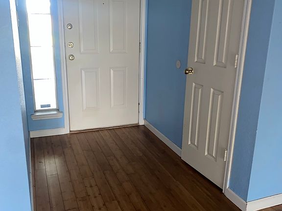3rd image of 3201 Woodrow Dr