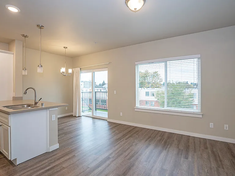 627 N Fife St — Photo 22