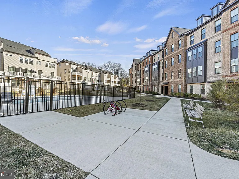 12384 Azure Ln — Photo 32