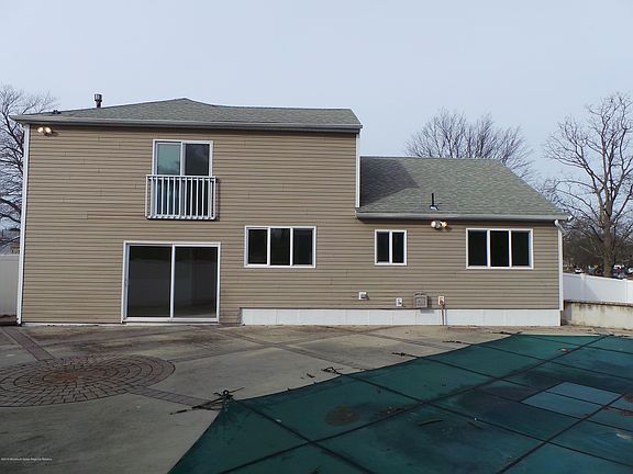 3rd image of 861 New Jersey Ave