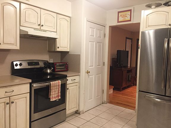 3rd image of 147 New York Ave