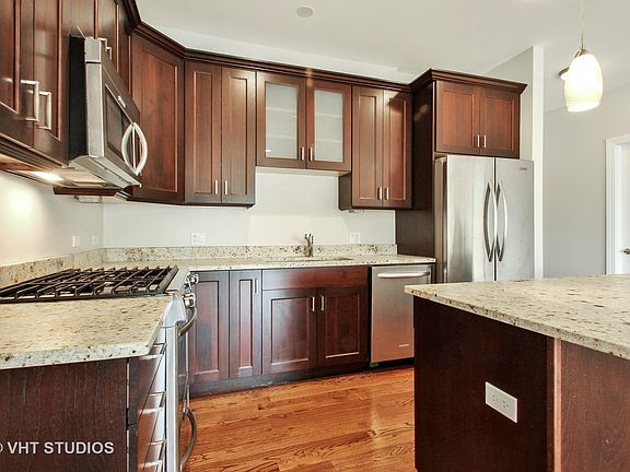 3rd image of 645 Custer Ave Unit 302