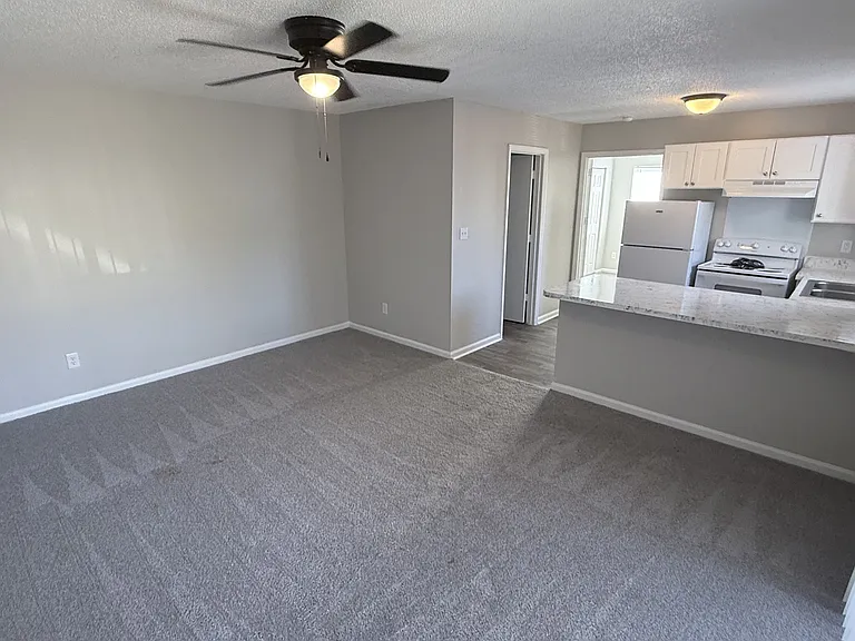 Nottingham Apartments — Photo 15