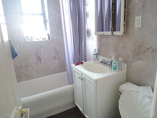 5th image of 2407 36th St APT A3
