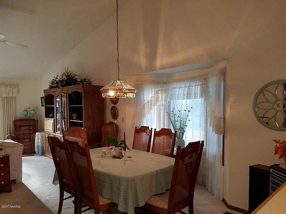 5th image of 1308 Creekview Dr #11