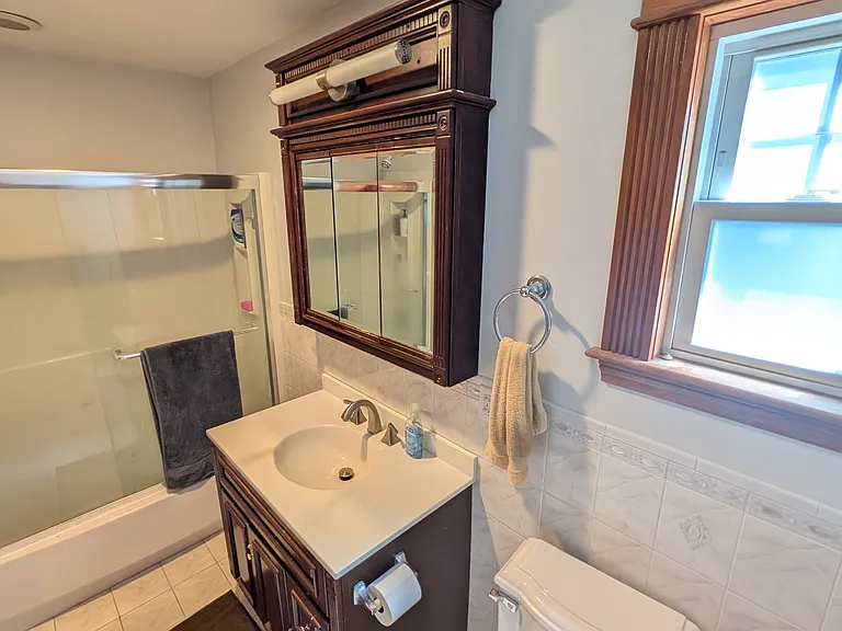 527 E 3rd St #2 — Photo 6